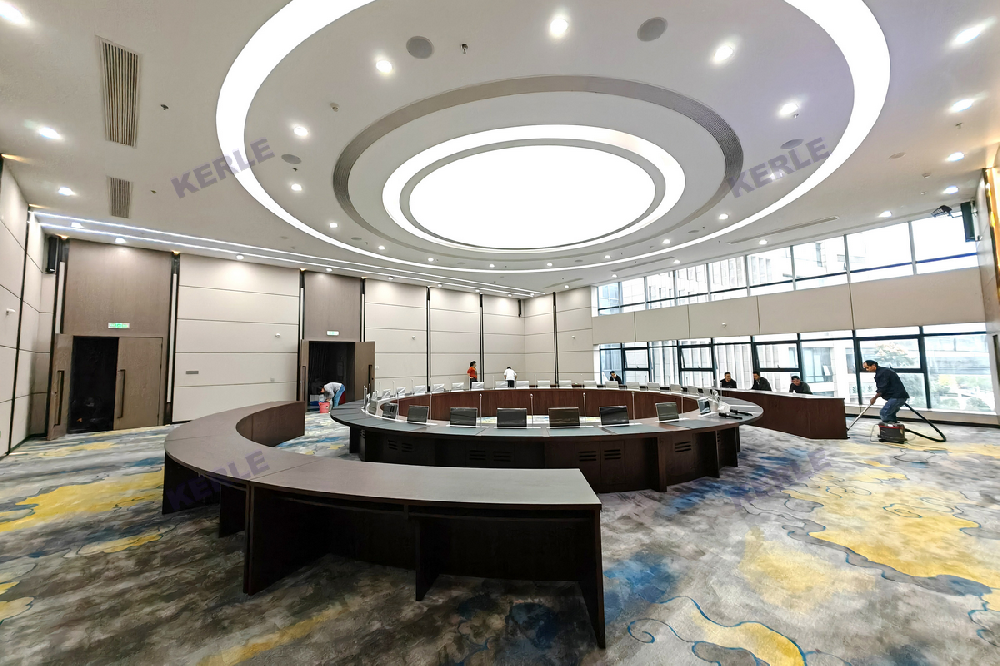 圆桌